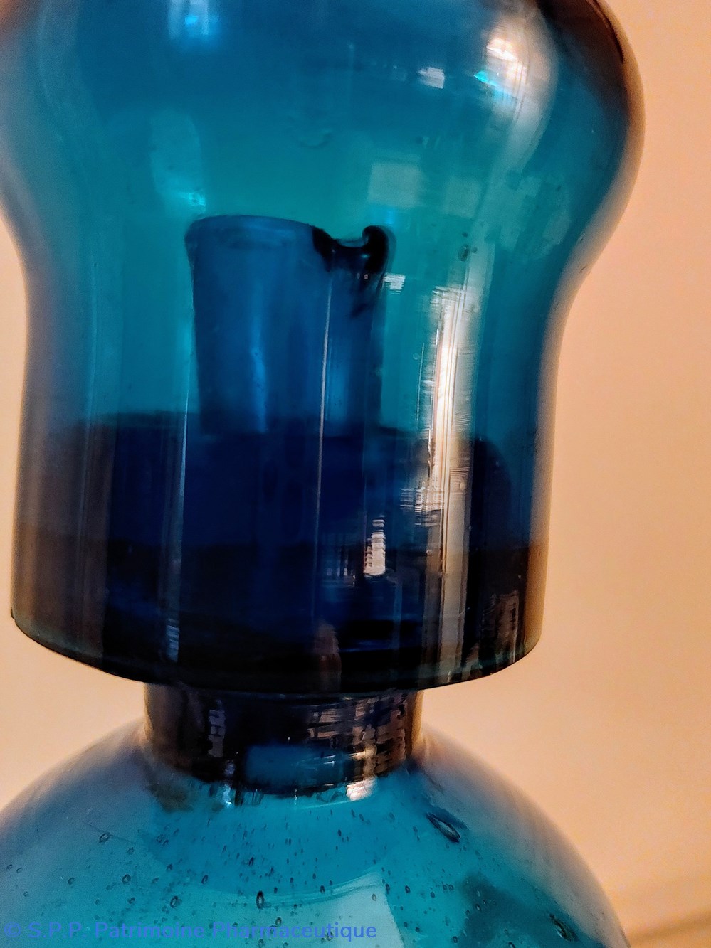 science pharmacie huile camphr flacon verseur verre bleu