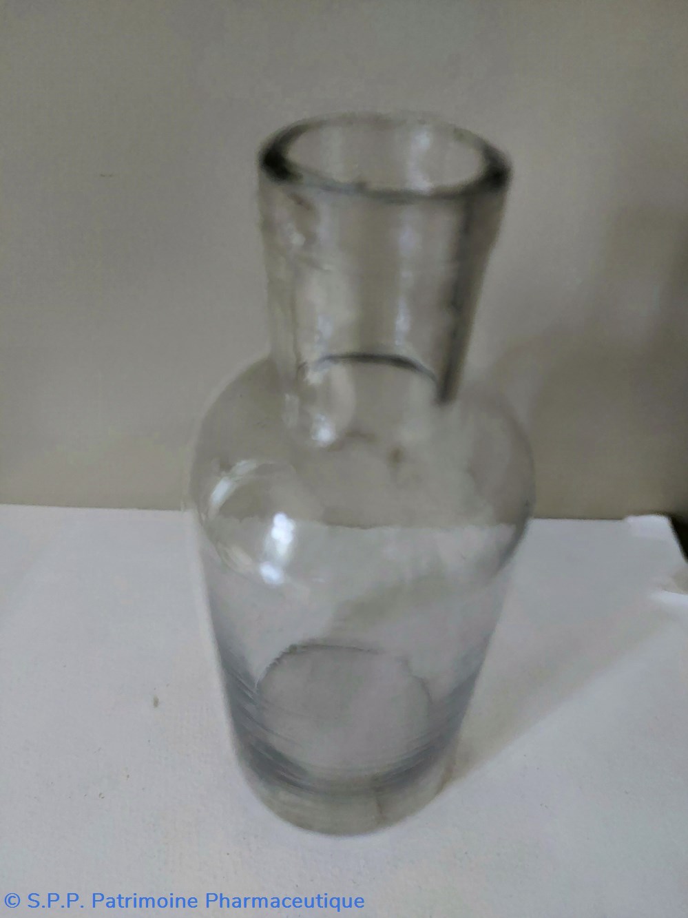 science pharmacie 26 grande bouteille en blanc