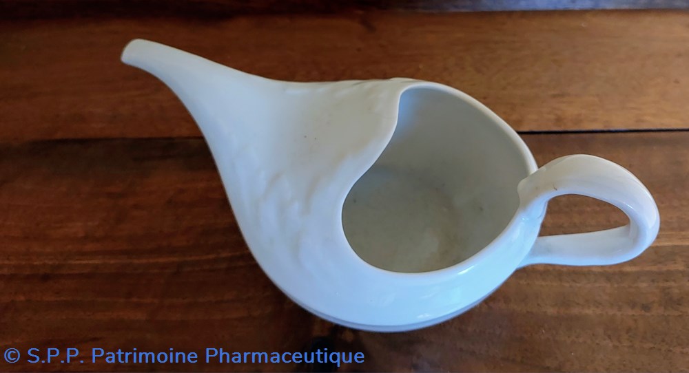 science pharmacie biberon de malade canard de malade