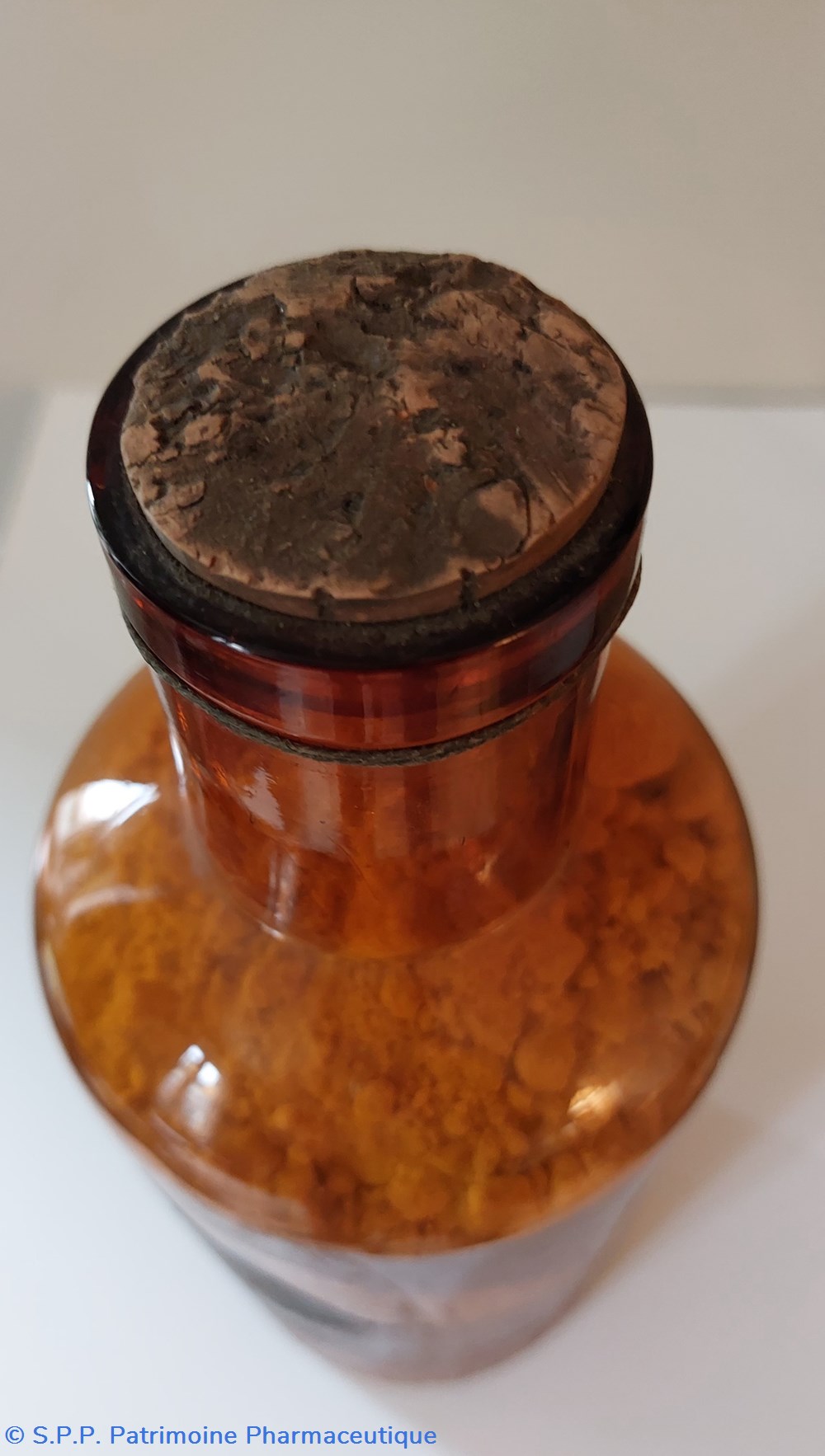 science pharmacie chlorhydrate ammoniaque bouteille verre ambre