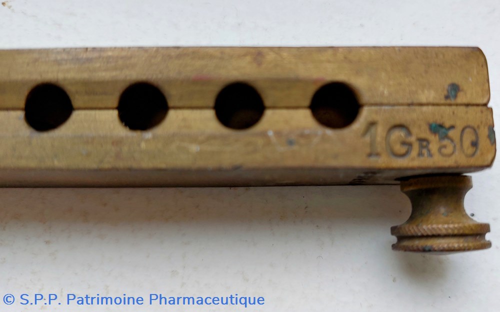 Moule en laiton 12 suppositoires petits logements 4 science pharmacie moule en laiton 12 suppositoires petits logements