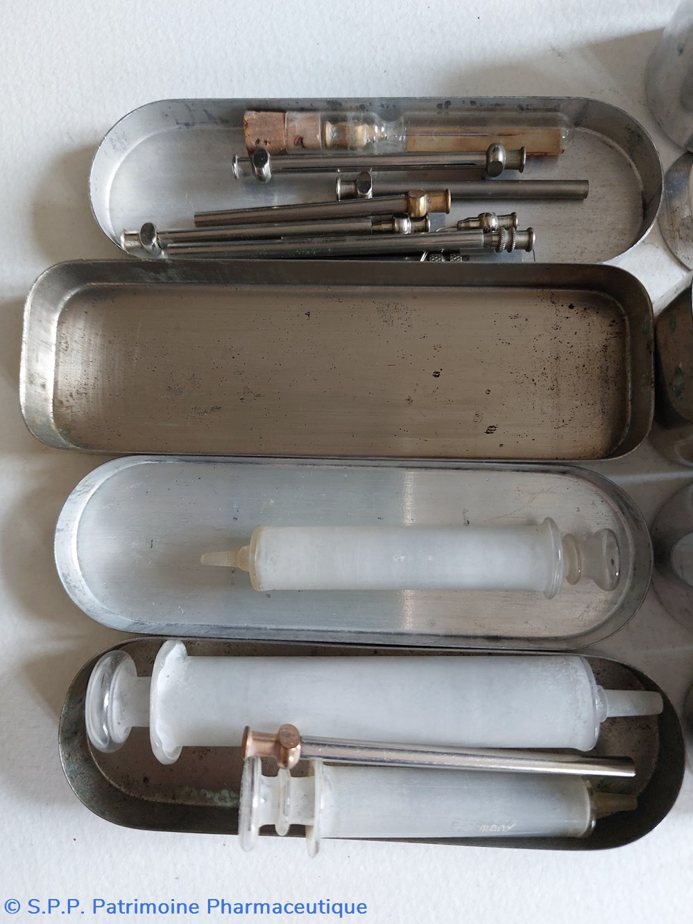 science pharmacie seringues et aiguilles hypodermiques
