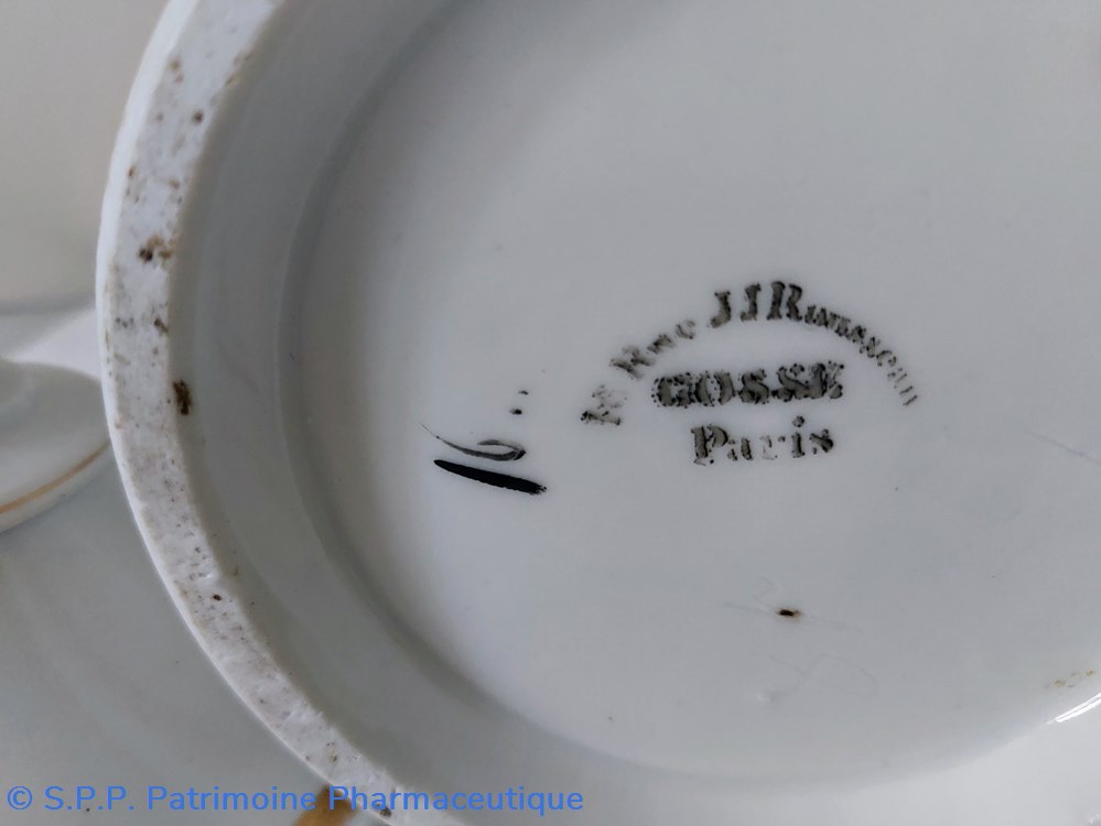 science ong basilic pot de pharmacie