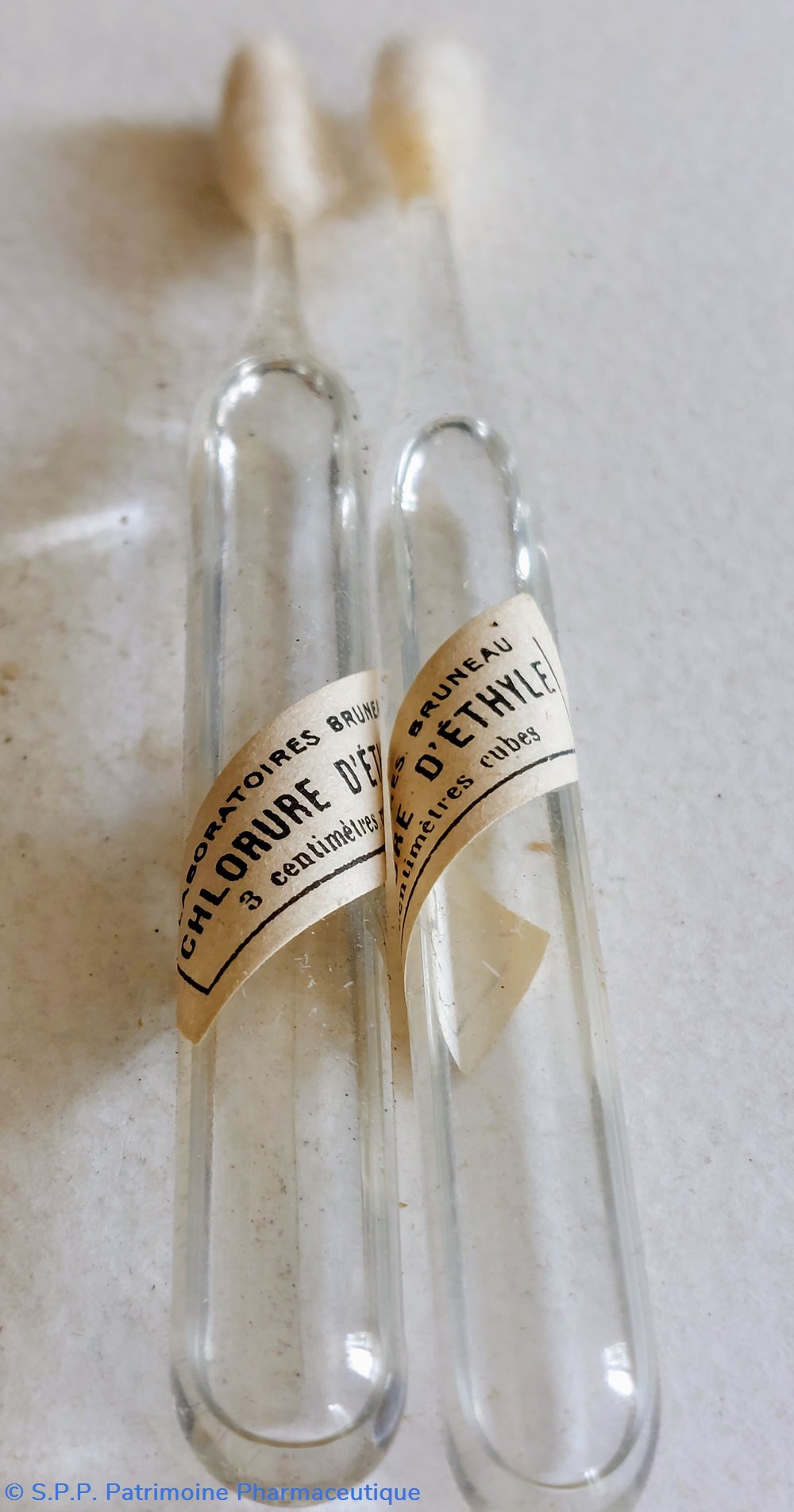 CHLORURE D'ÉTHYLE 2 ampoules 3 CC. 4 science pharmacie chlorure ethyle 2 ampoules 3 cc