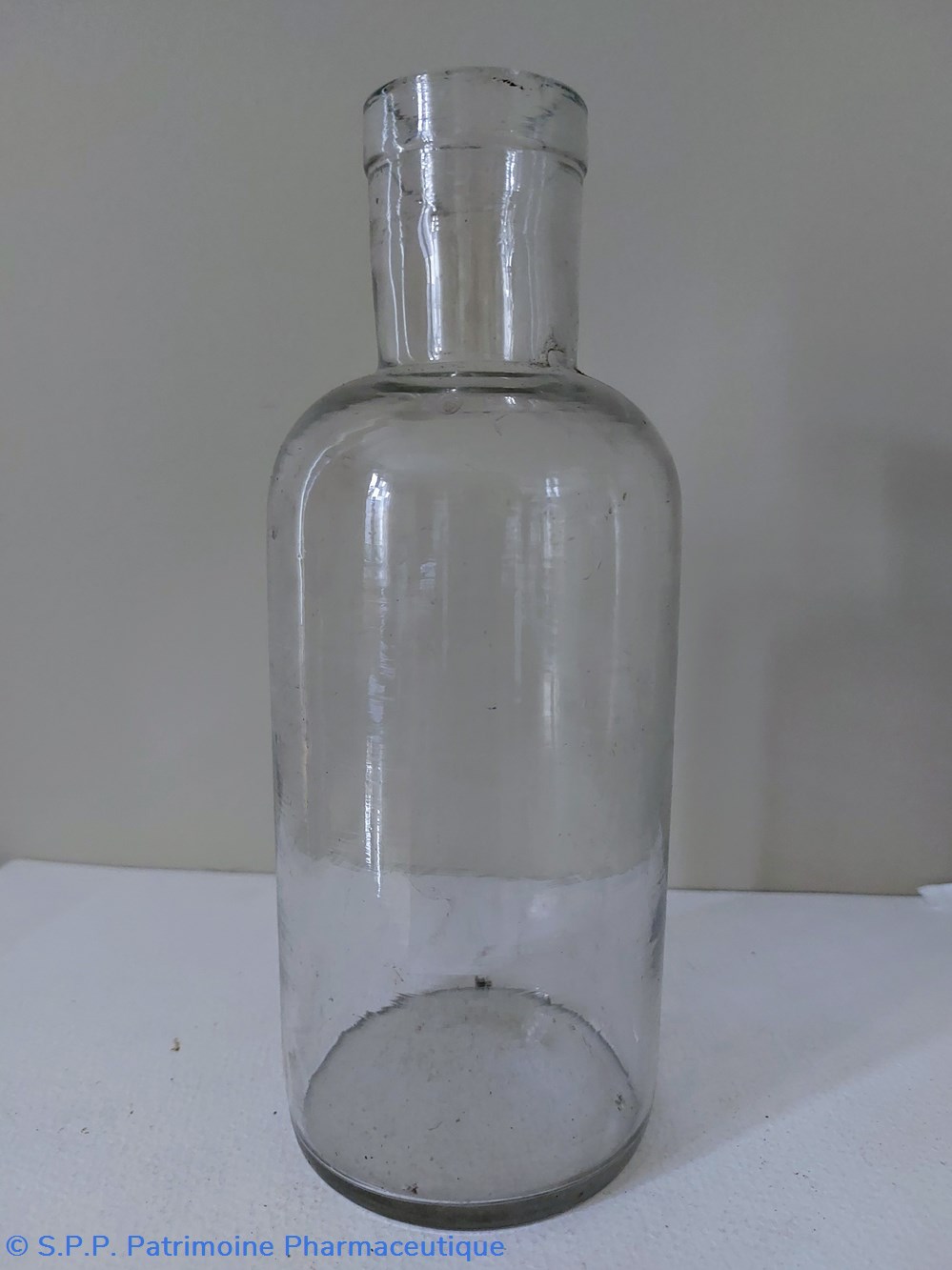 science pharmacie 26 grande bouteille en blanc