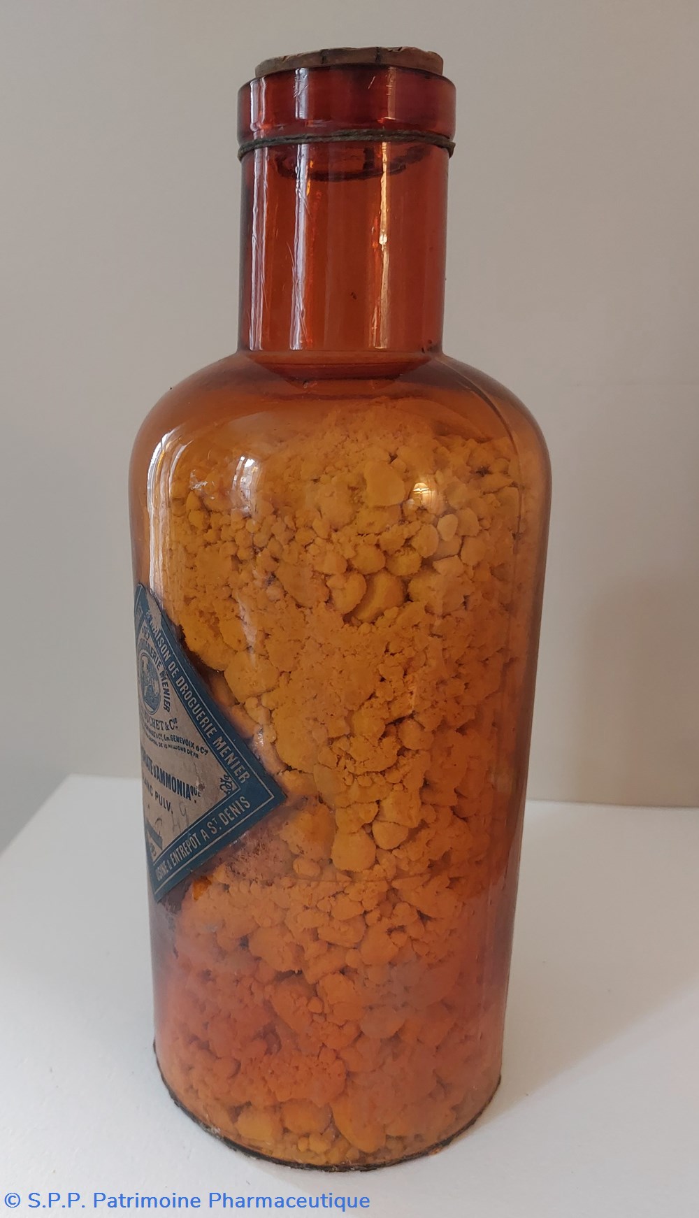 science pharmacie chlorhydrate ammoniaque bouteille verre ambre