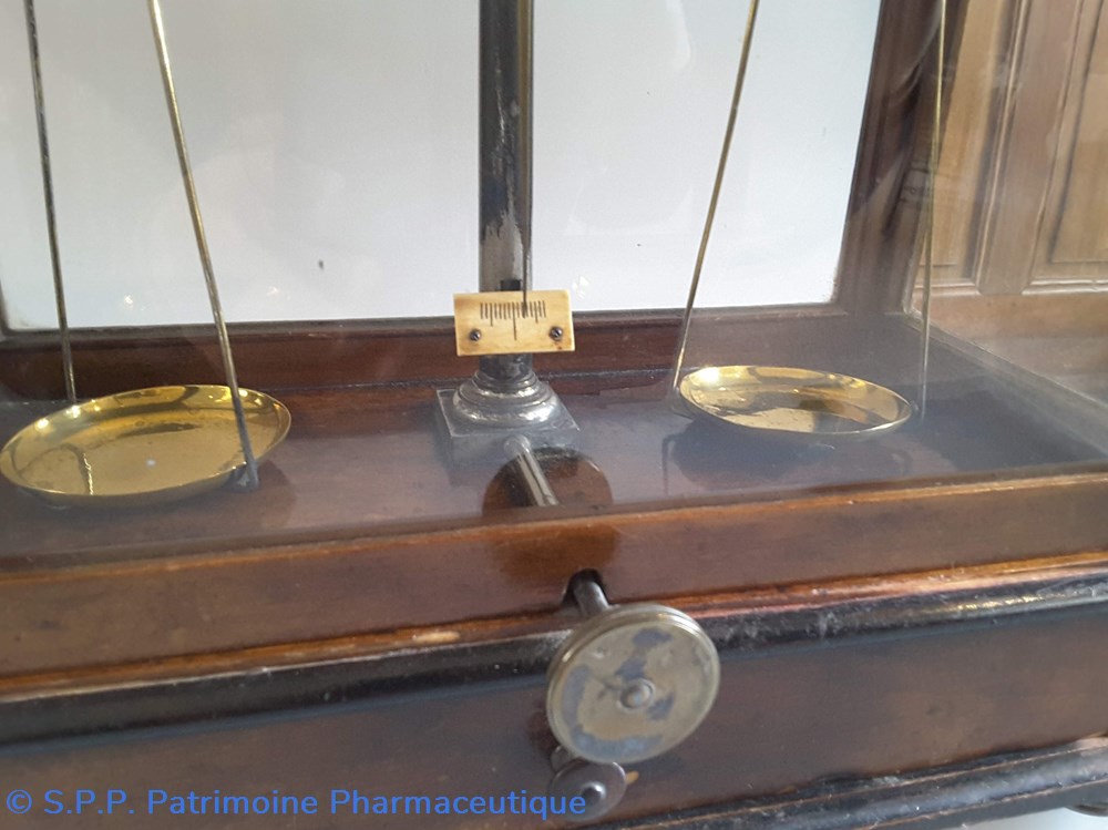 science pharmacie trebuchet balance de precision