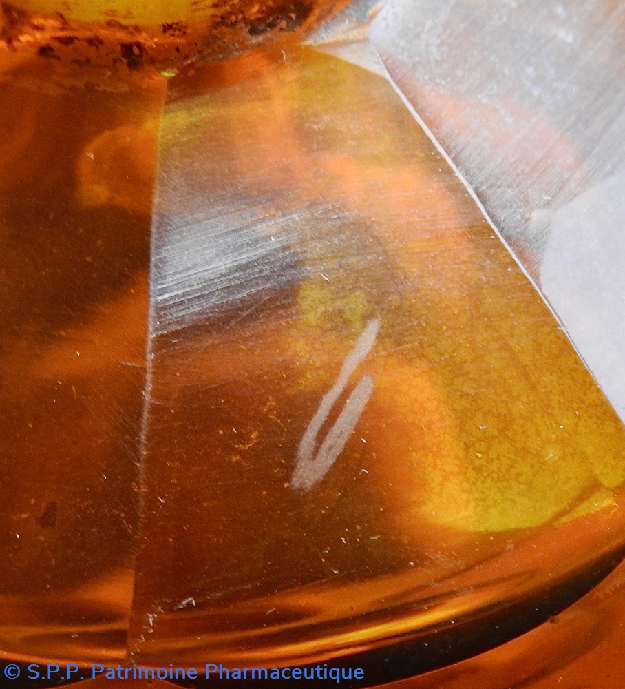 Flacon de pharmacie en verre ambré moyen modèle à étiquette blanche et transparente 5 science flacon de pharmacie en verre ambre moyen modele a etiquette blanche et transparente