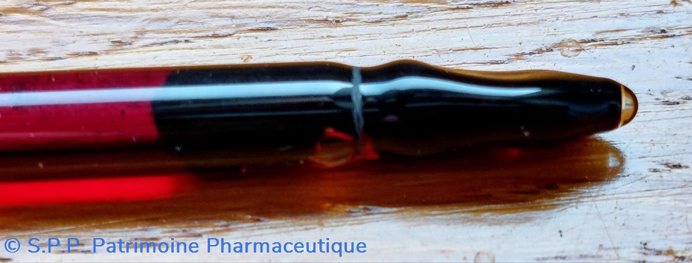 science ampoule une extremite aplatie