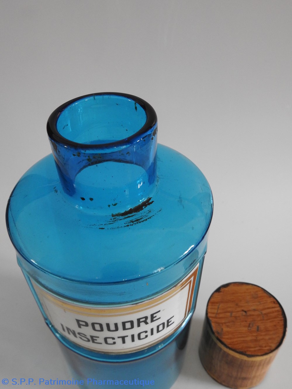 POUDRE INSECTICIDE flacon G.M. 4 science pharmacie poudre insecticide flacon g m