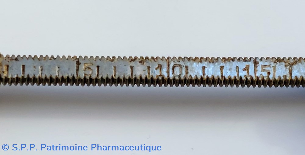 Seringue métal /corps en verre /piston gradué 4 science pharmacie seringue metal corps en verre piston gradue