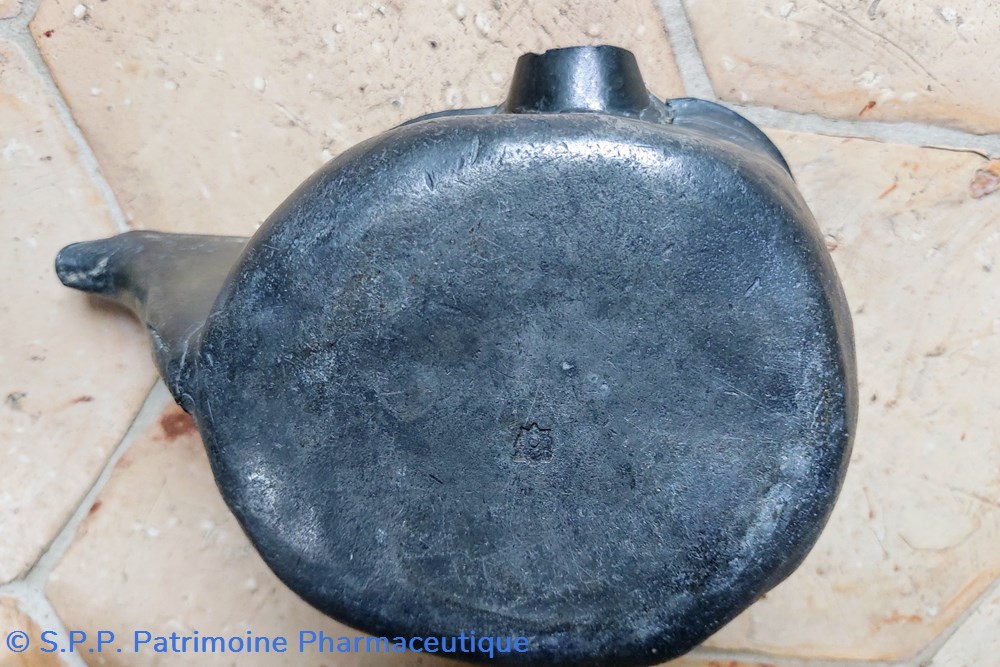 science pharmacie couloire ancien en etain diametre 15 cm env
