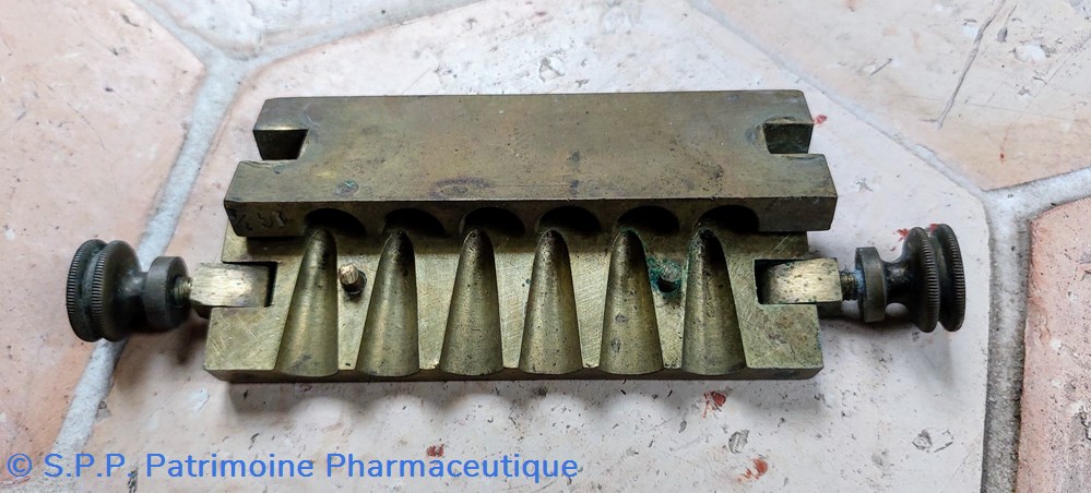 Moules 6 suppositoires " 1 G 1/2" 6 science pharmacie moules 6 suppositoires 1 g 1 2