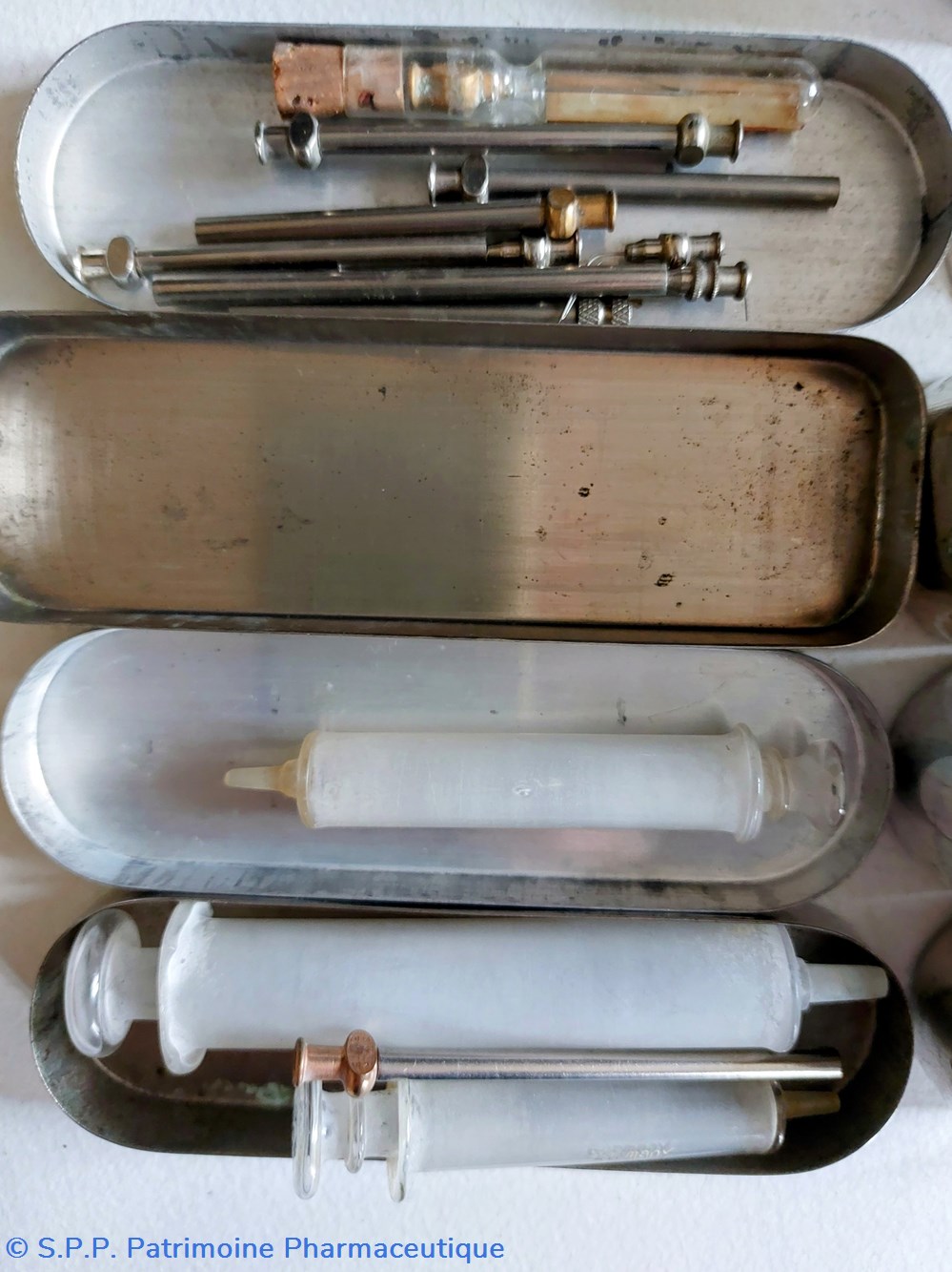 science pharmacie seringues et aiguilles hypodermiques