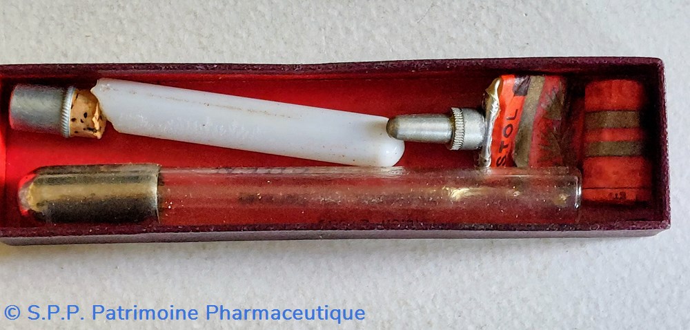 TUBE DULCIS POMMADE ARISTOL 4 science pharmacie tube dulcis pommade aristol