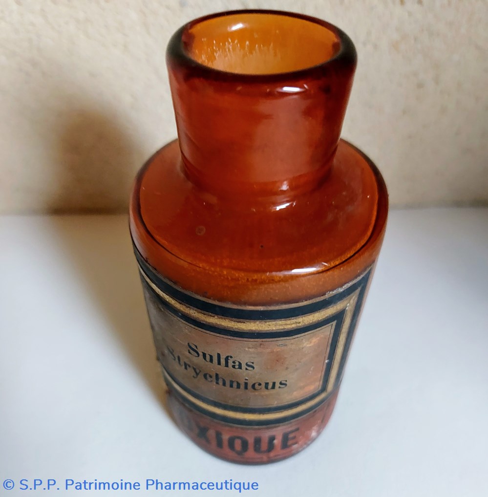 science pharmacie flacon en verre ambre 11 cm sulfas strychnicus