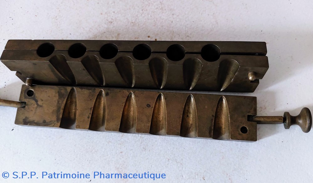 science pharmacie moule 12 suppositoires en laiton