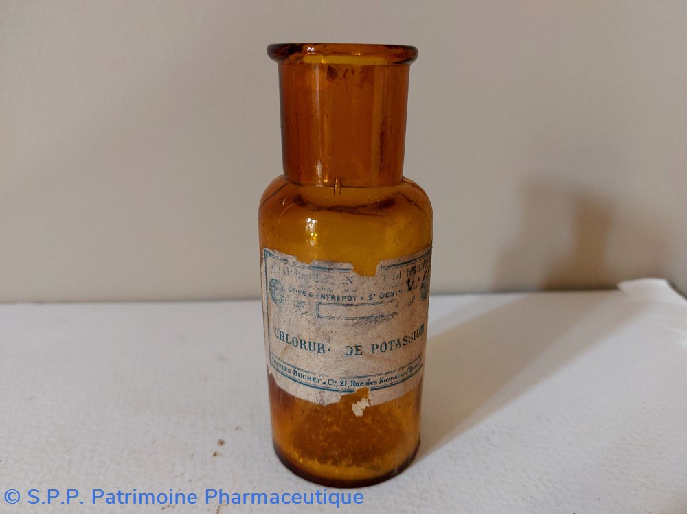 Chlorure de Potassium / Flacon verre ambré 11.5 cm science pharmacie chlorure de potassium flacon verre ambre 11 5 cm