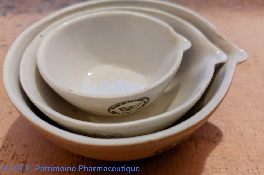 science pharmacie capsules evaporation coupelles de laboratoire porcelaine blanche