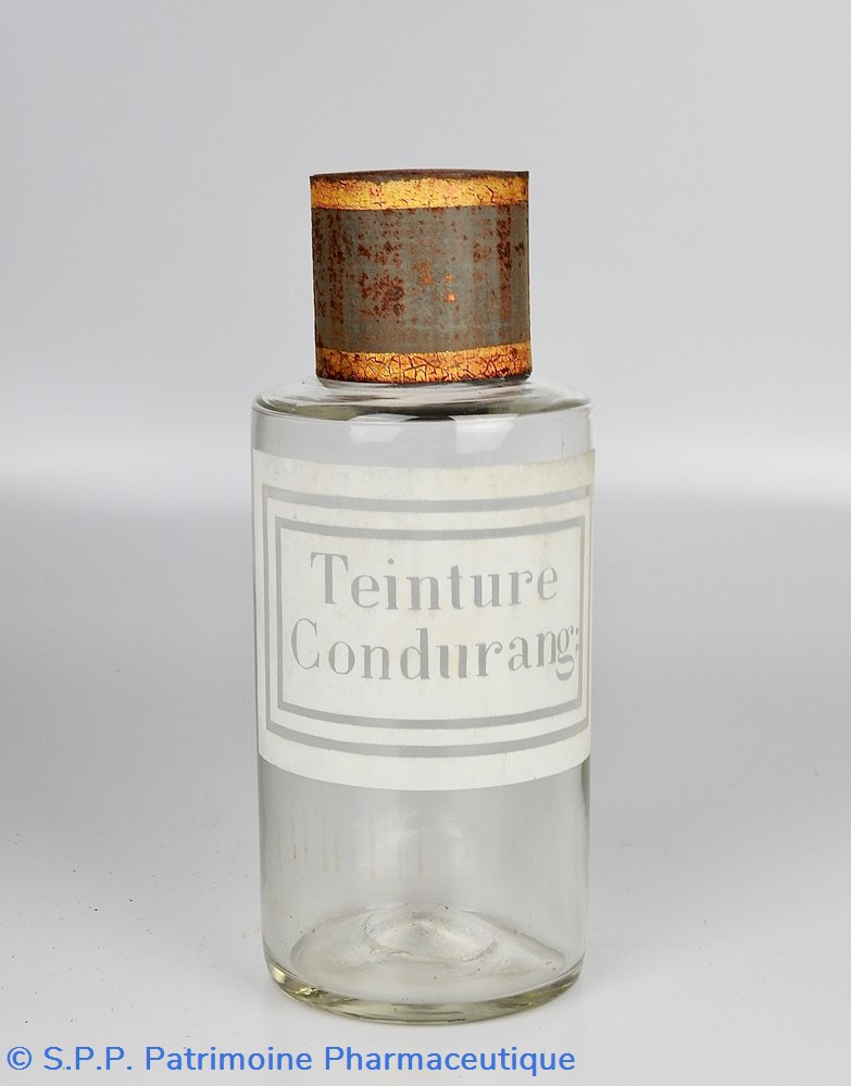 Flacon en verre petit modèle étiquette blanche Pharmacie RAVASSE 4 science flacon en verre petit modele etiquette blanche pharmacie ravasse