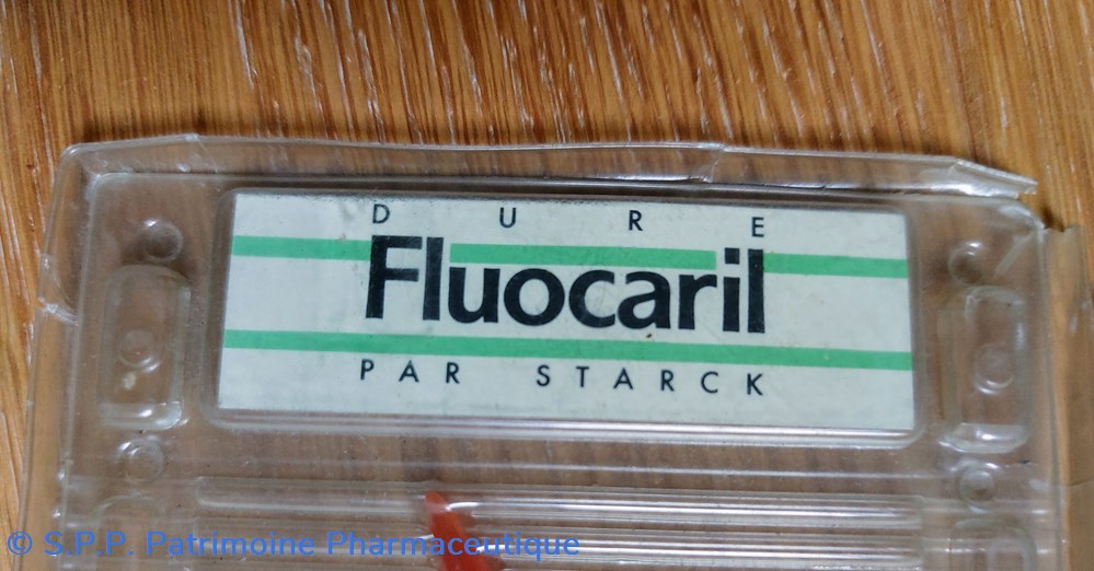 FLUOCARIL Brosses à dents avec support 3 science pharmacie fluocaril brosses a dents avec support
