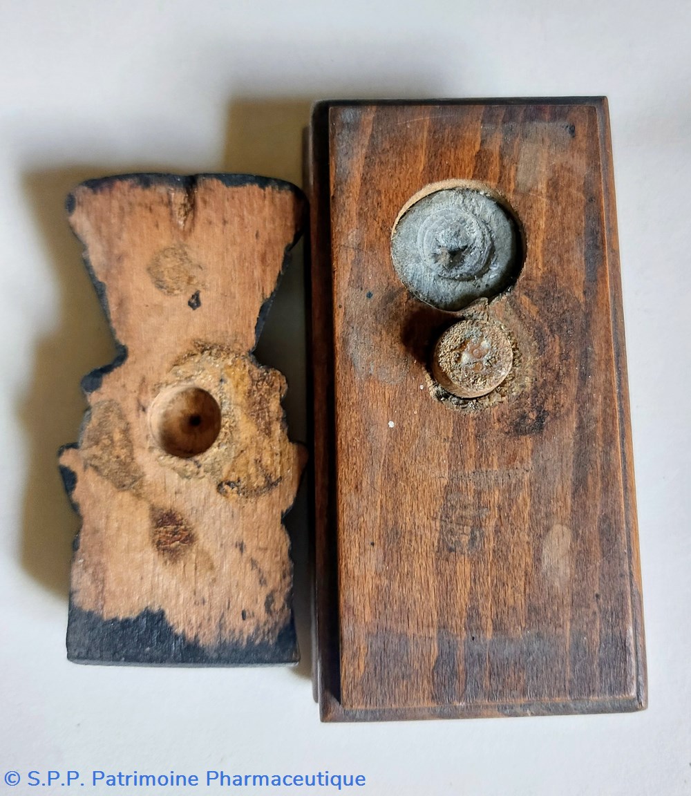 Objet en bois non identifié 3 science pharmacie objet en bois non identifie