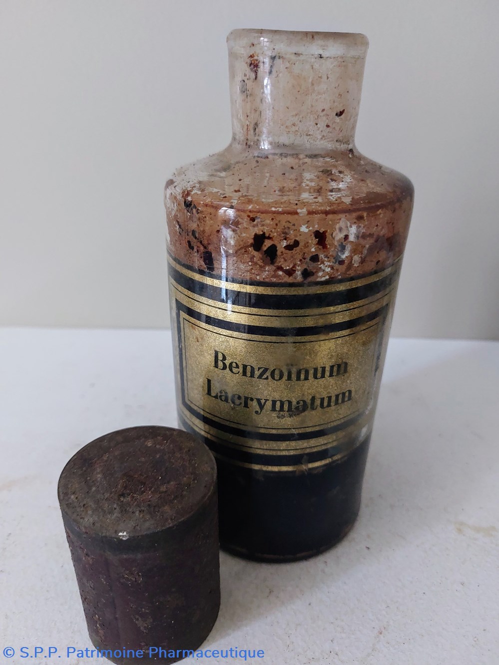 BENZOÏNUM LACRYMATUM / Flacon 3 science pharmacie benzoinum lacrymatum flacon