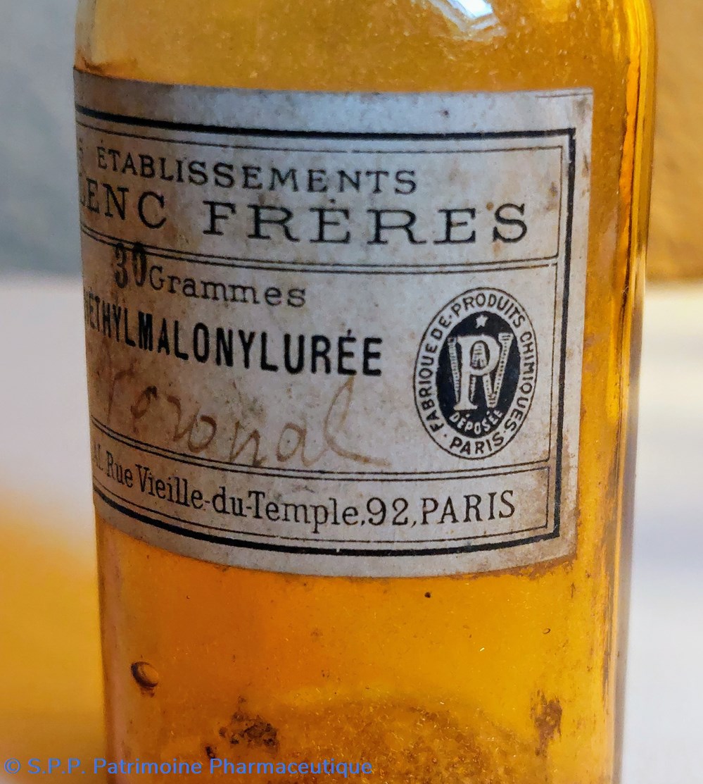 Flacon 9cm " Diethylmalonylurée" R. P. 4 science pharmacie flacon 9cm diethylmalonyluree r p