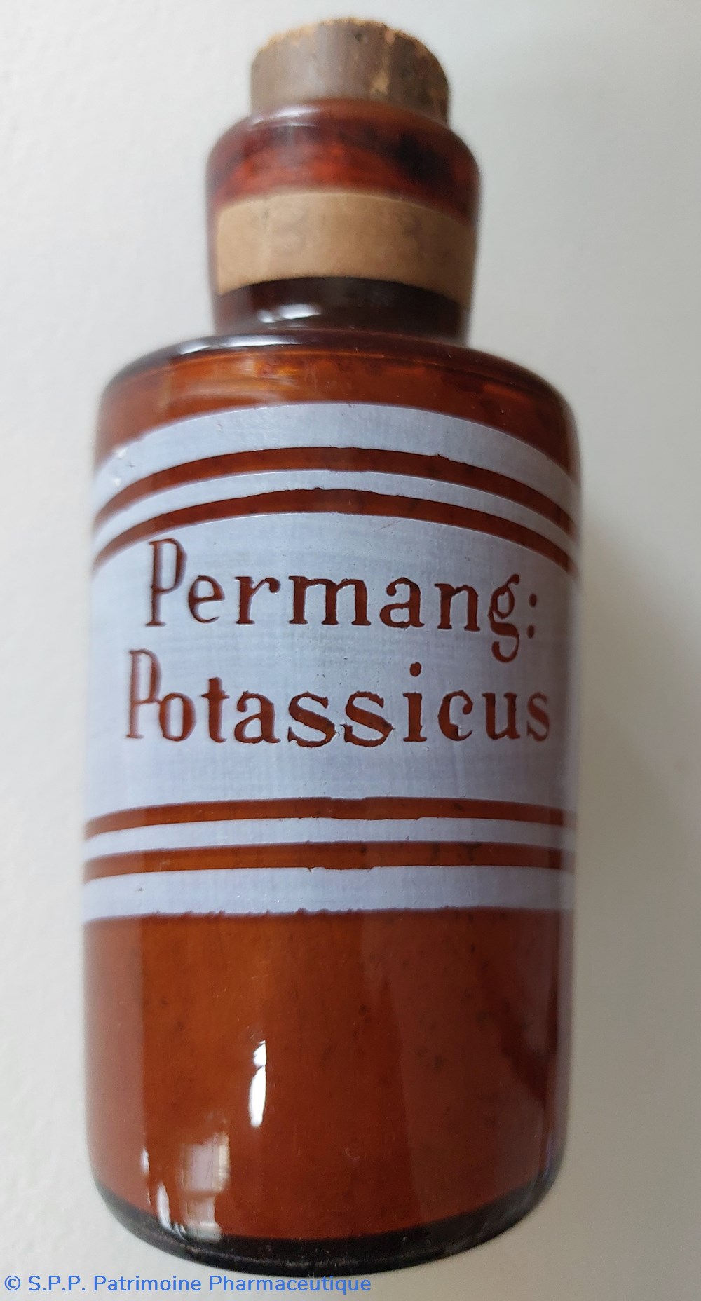 Permang : Potassicus- Flacon verre ambré science pharmacie permang potassicus flacon verre ambre