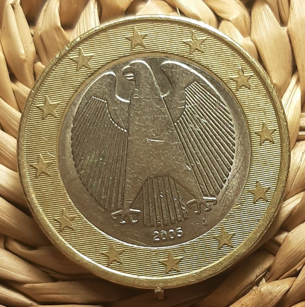 Allemagne - 1 euro 2005 J - insert légèrement décentré monnaies euros allemagne 1 euro 2005 j insert legerement decentre