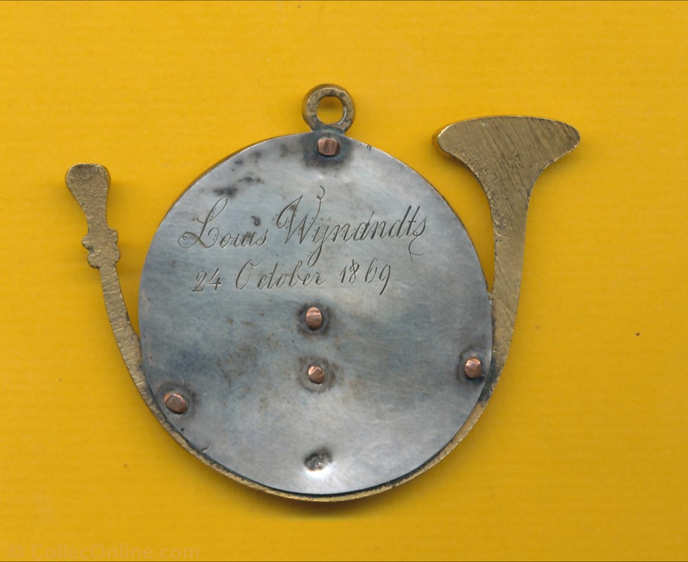 patrimoine religieux objet culte souvenir medaille cornet de st hubert