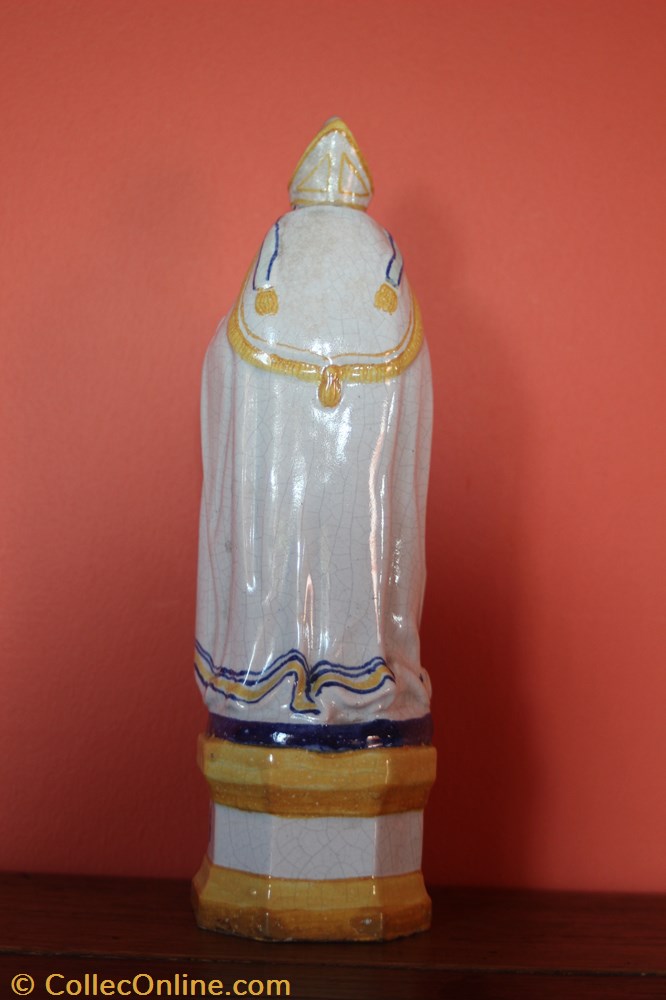 Statue en porcelaine patrimoine religieux objet de culte souvenir statue en porcelaine