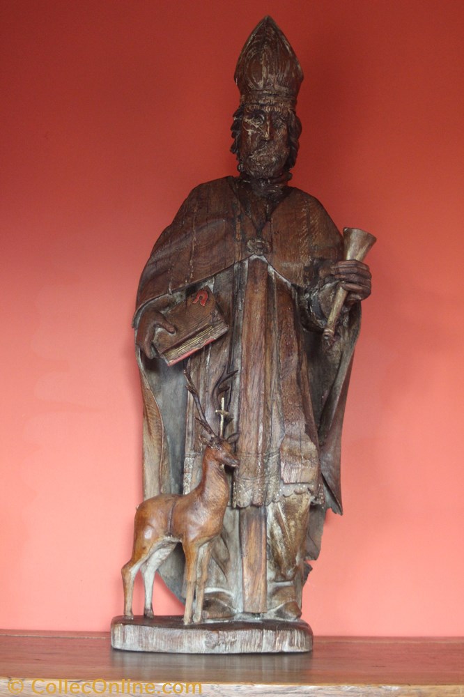 Statue en bois patrimoine religieux objet de culte souvenir statue en bois