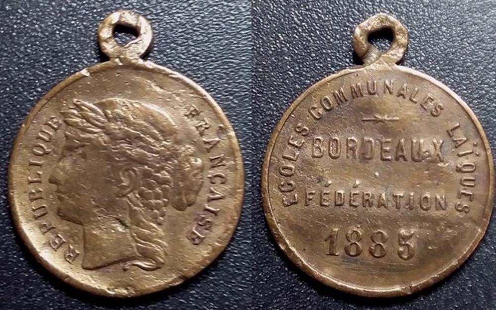 Médaille - Bordeaux Ecoles Communales Laïques Fédération 1885 divers medaille bordeaux ecoles communales laiques federation 1885