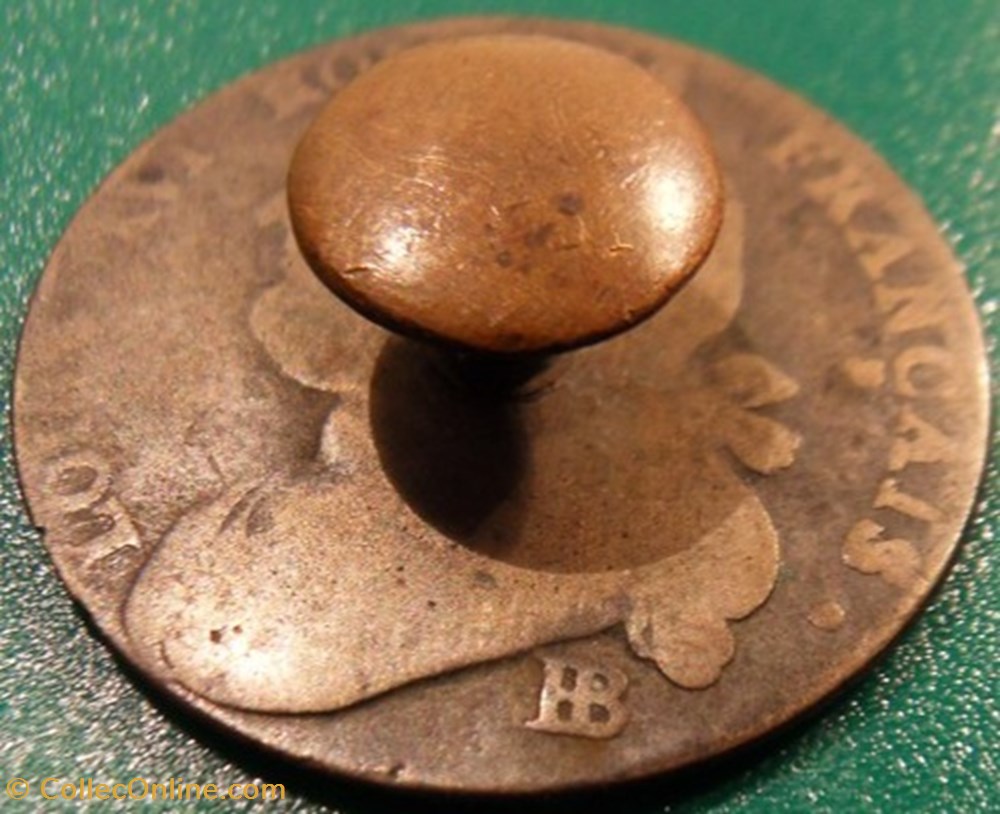 divers insigne de boutonniere sur 12 deniers strasbourg