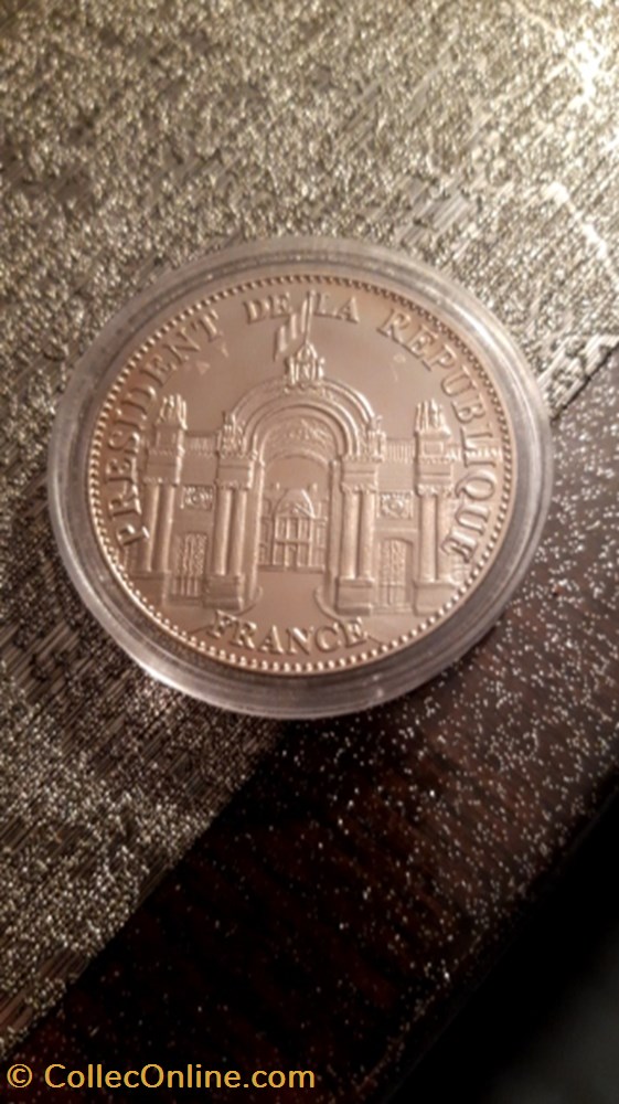 medaille president de la repubique francaise valery giscard estaing