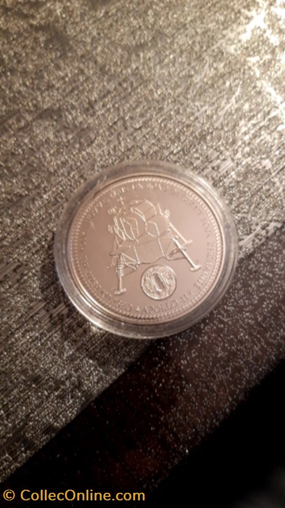 medaille le premier homme sur la lune