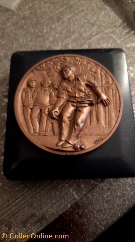 medaille de concours de petanque signe gloria
