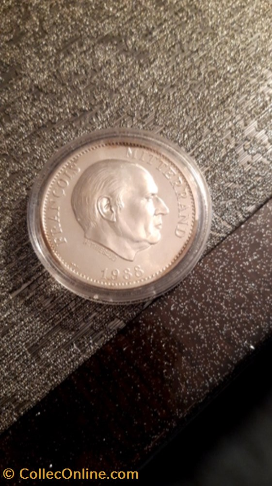 medaille president de la repubique francaise francois mitterand