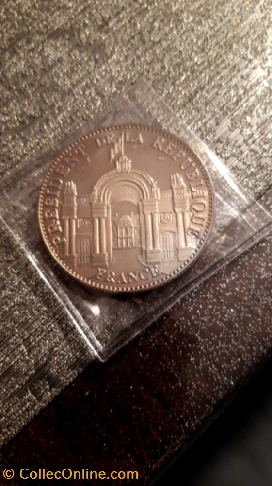 medaille president de la repubique francaise nicolas sarkozy