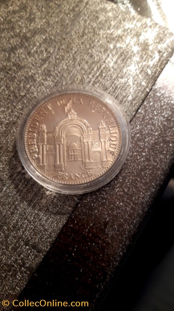 medaille president de la repubique francaise jacques chirac