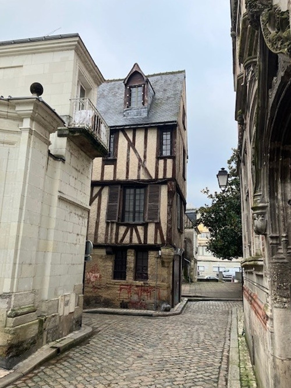 Les Trois Pucelles - Rue Briçonnet - Claude BESNARD art antiquites estampes gravures les trois pucelles rue briconnet claude besnard