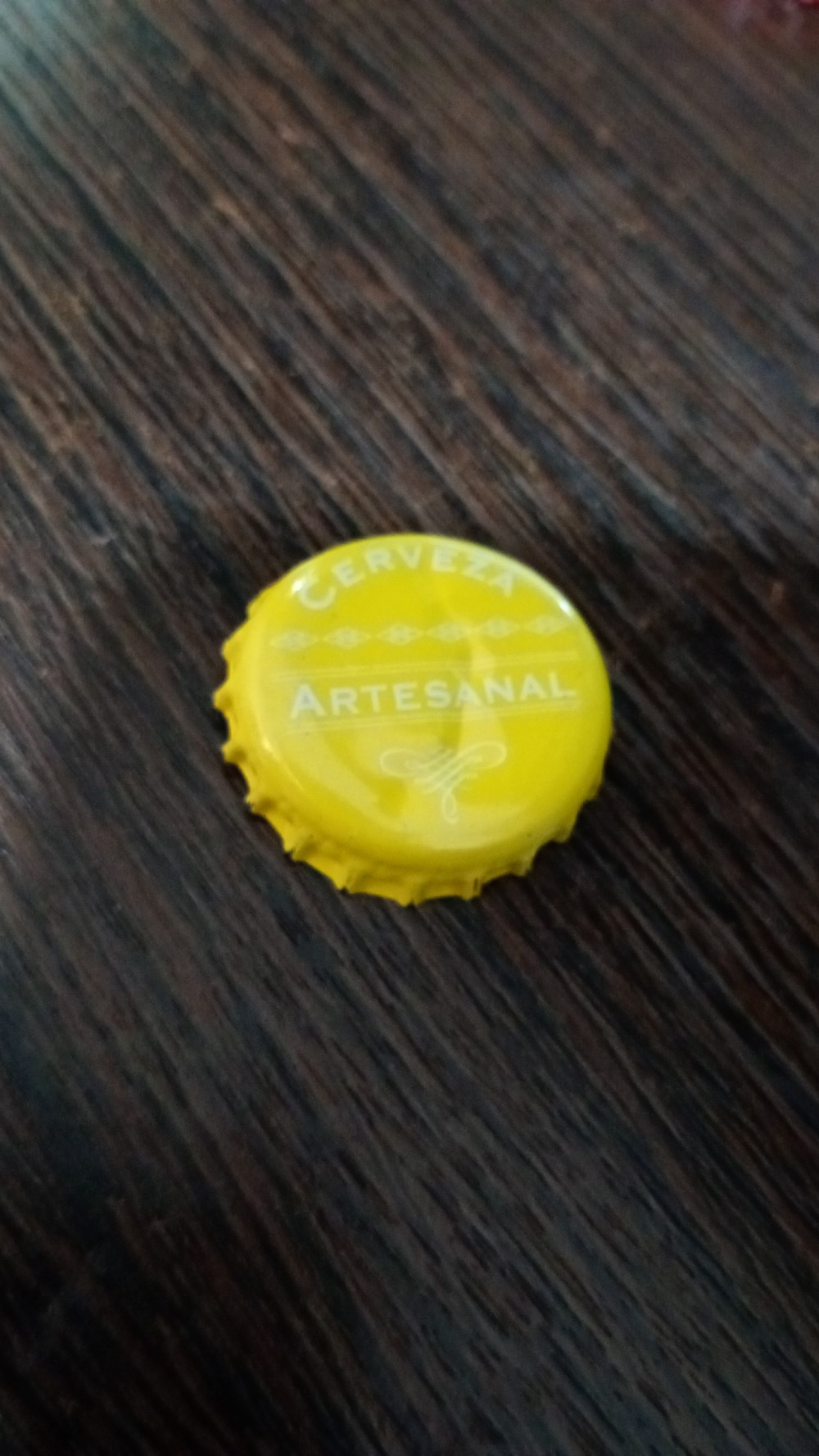Cerveza artesanal chapa amarilla chapas de botellas 1000020743