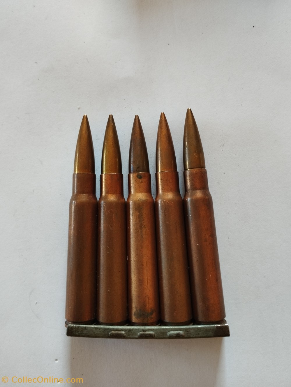 Lame chargeur garnie de 5 cartouches de 7.92x57 avec étuits en acier laqué militaria munitions lame chargeur garnie de 5 cartouches de 7 92x57 avec etuits en acier laque