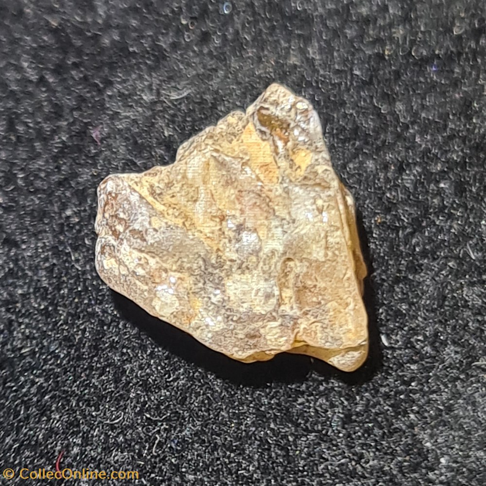 Zircon mineraux meteorites zircon