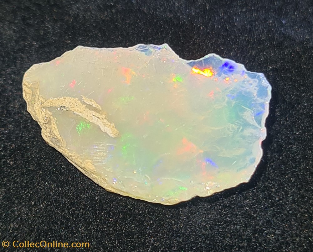 Opale mineraux meteorites opale