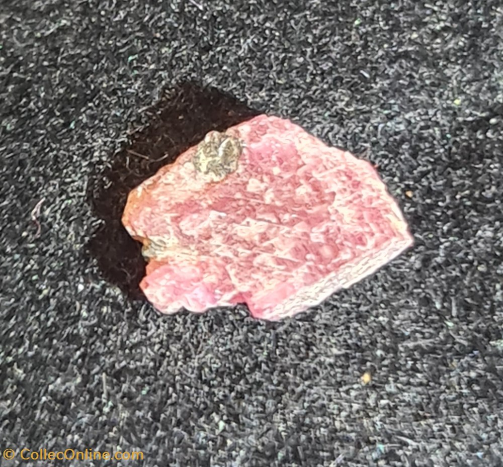 Rubis mineraux meteorites rubis