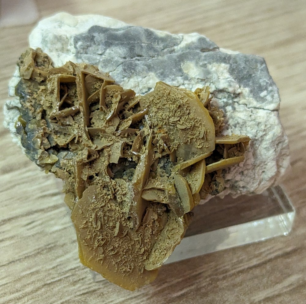 Wulfénite mineraux meteorites wulfenite
