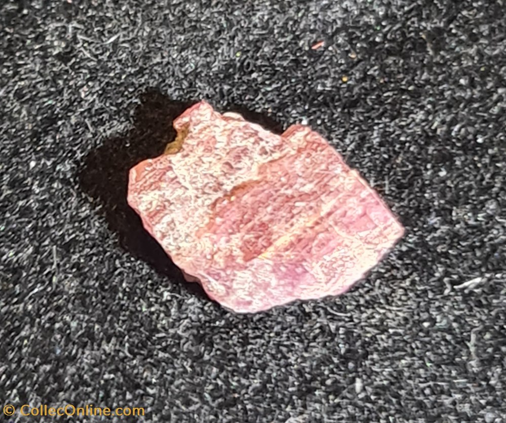 Rubis mineraux meteorites rubis