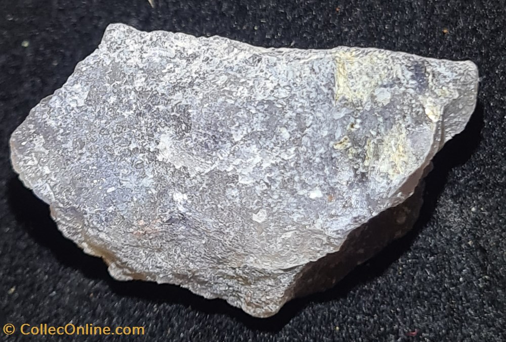 mineraux meteorites cordierite